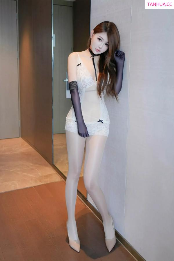 甜妮  [XiuRen]高清写真图 2025.06.26 No.10469 甜妮 白色蕾丝第8张图片